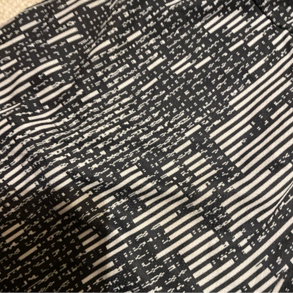 Nike Dri-FIT Black and Gray Shorts - Picture 6 of 11